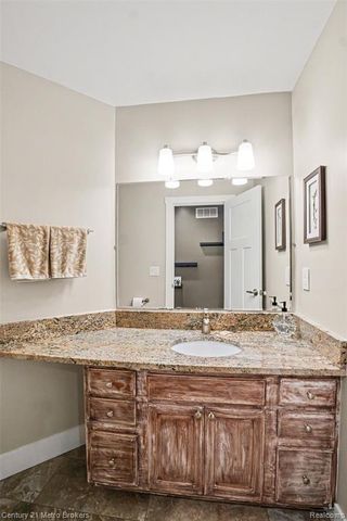 13275 Old Oaks Drive, Fenton, MI 48430
