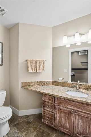 13275 Old Oaks Drive, Fenton, MI 48430