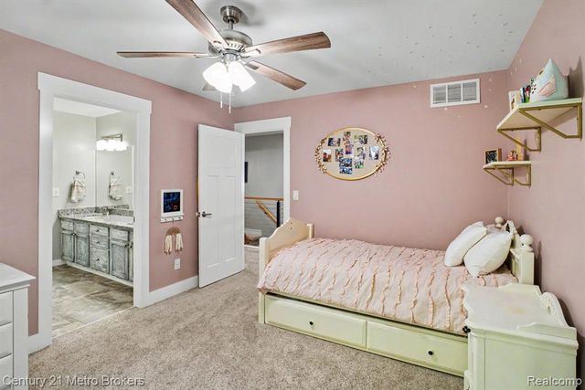 13275 Old Oaks Drive, Fenton, MI 48430