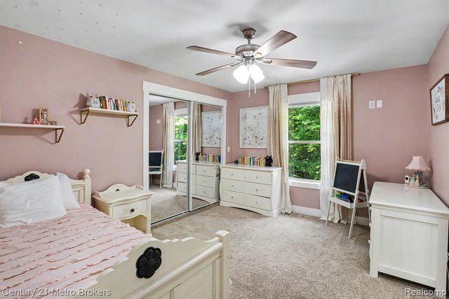 13275 Old Oaks Drive, Fenton, MI 48430