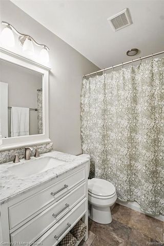 13275 Old Oaks Drive, Fenton, MI 48430