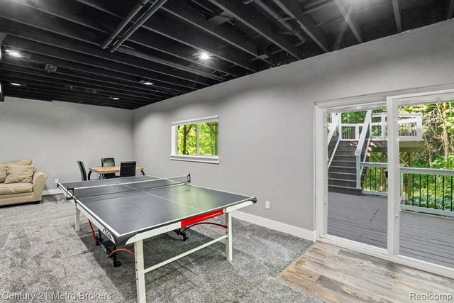 13275 Old Oaks Drive, Fenton, MI 48430