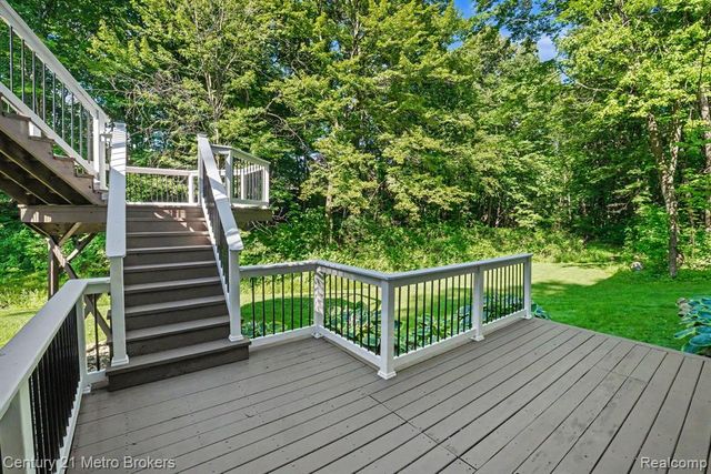13275 Old Oaks Drive, Fenton, MI 48430