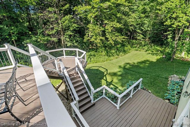 13275 Old Oaks Drive, Fenton, MI 48430