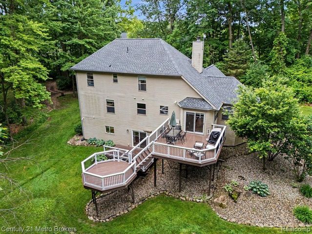 13275 Old Oaks Drive, Fenton, MI 48430