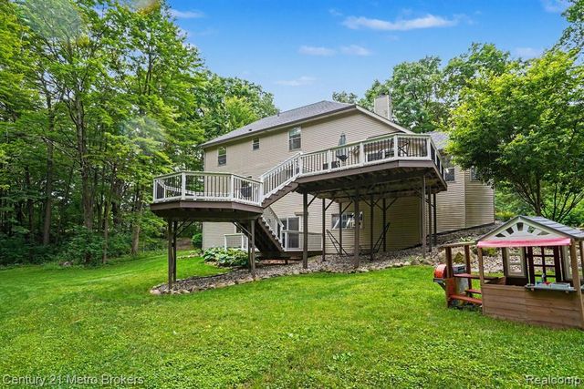 13275 Old Oaks Drive, Fenton, MI 48430