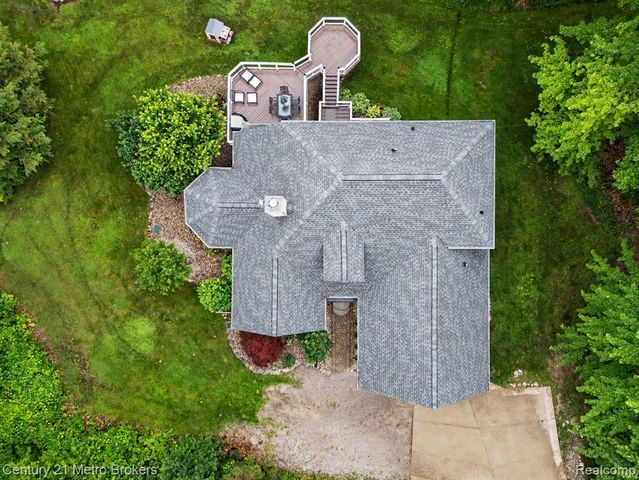 13275 Old Oaks Drive, Fenton, MI 48430