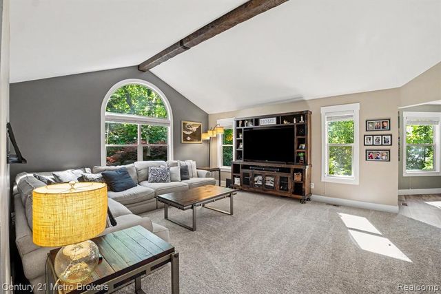 13275 Old Oaks Drive, Fenton, MI 48430