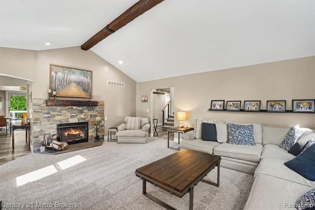 13275 Old Oaks Drive, Fenton, MI 48430