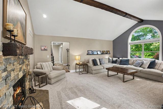 13275 Old Oaks Drive, Fenton, MI 48430