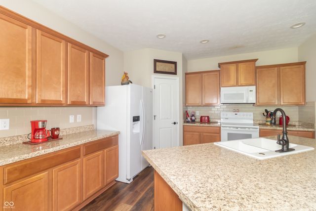 1992 S Sugar Gum Trail, Greenfield, IN 46140