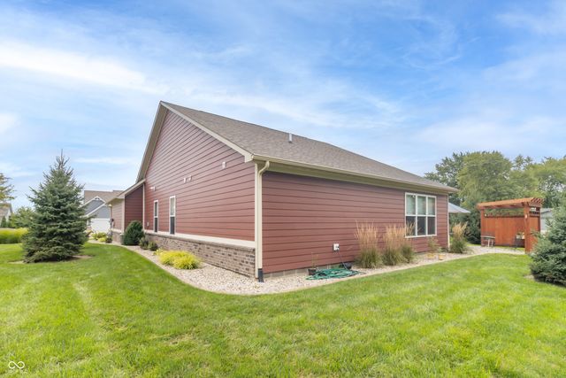 1992 S Sugar Gum Trail, Greenfield, IN 46140