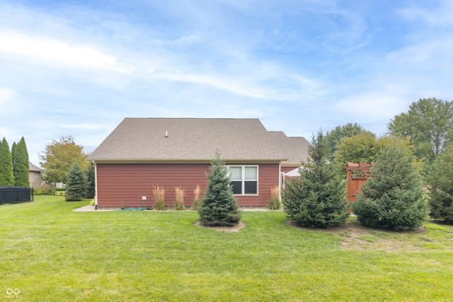 1992 S Sugar Gum Trail, Greenfield, IN 46140