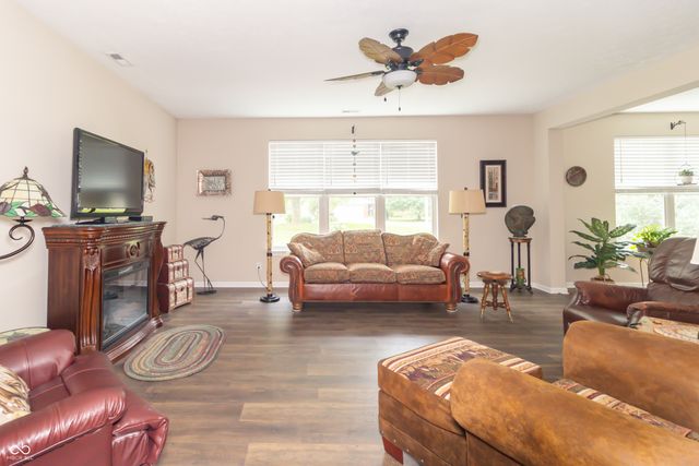 1992 S Sugar Gum Trail, Greenfield, IN 46140