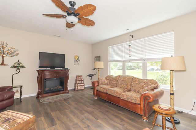 1992 S Sugar Gum Trail, Greenfield, IN 46140