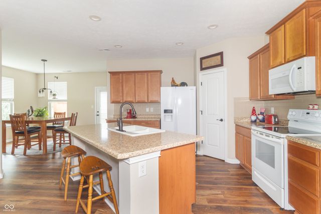 1992 S Sugar Gum Trail, Greenfield, IN 46140