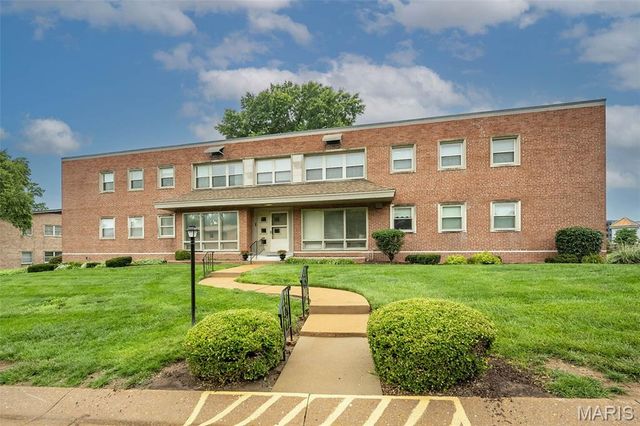 1 Delcrest Court 203, University City, MO 63124