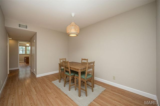 1 Delcrest Court 203, University City, MO 63124