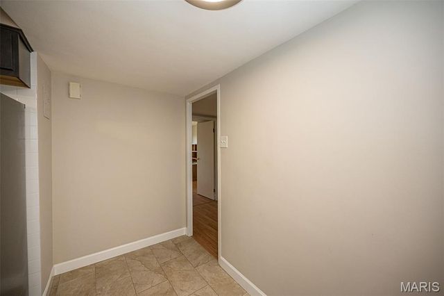 1 Delcrest Court 203, University City, MO 63124