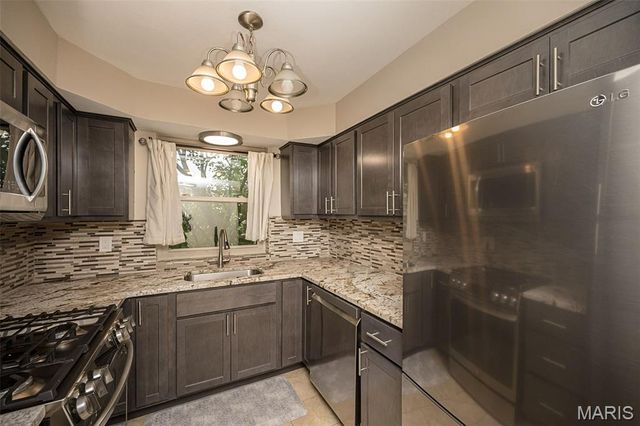 1 Delcrest Court 203, University City, MO 63124