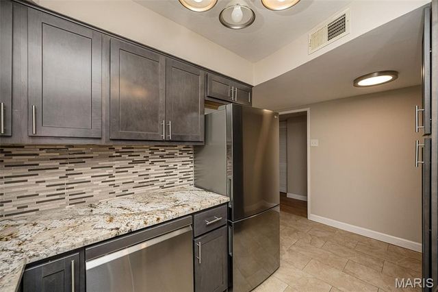 1 Delcrest Court 203, University City, MO 63124