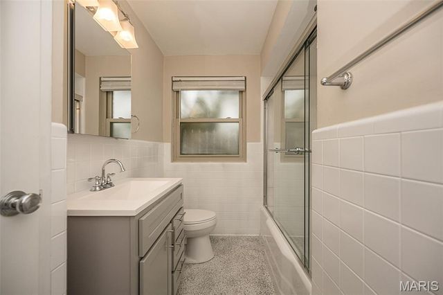 1 Delcrest Court 203, University City, MO 63124