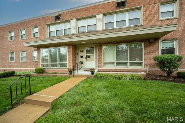 1 Delcrest Court 203, University City, MO 63124