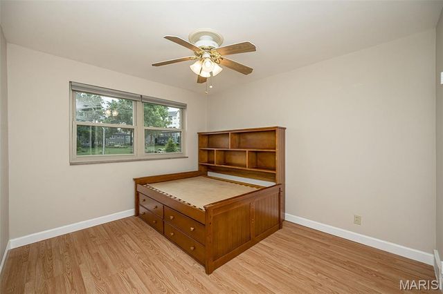 1 Delcrest Court 203, University City, MO 63124