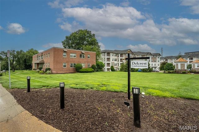 1 Delcrest Court 203, University City, MO 63124