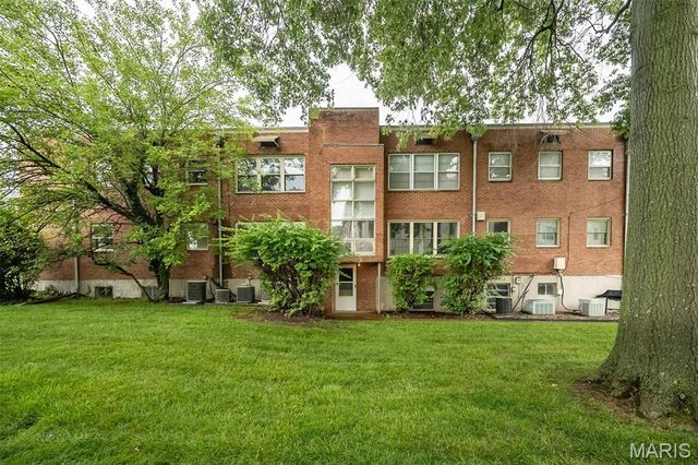 1 Delcrest Court 203, University City, MO 63124