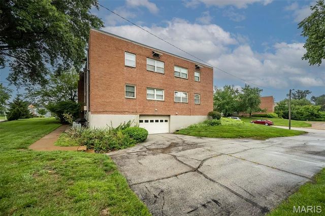 1 Delcrest Court 203, University City, MO 63124
