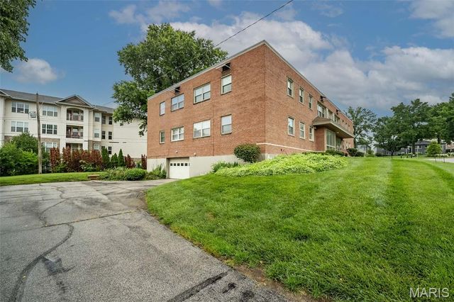 1 Delcrest Court 203, University City, MO 63124