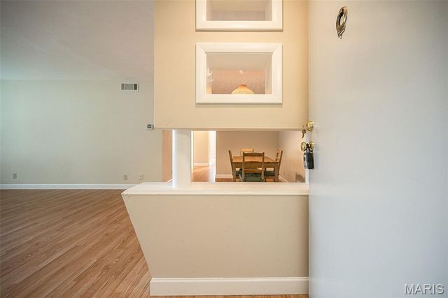 1 Delcrest Court 203, University City, MO 63124