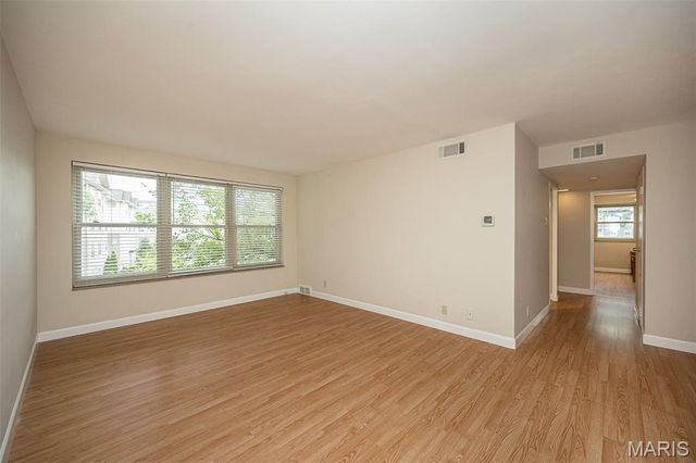 1 Delcrest Court 203, University City, MO 63124