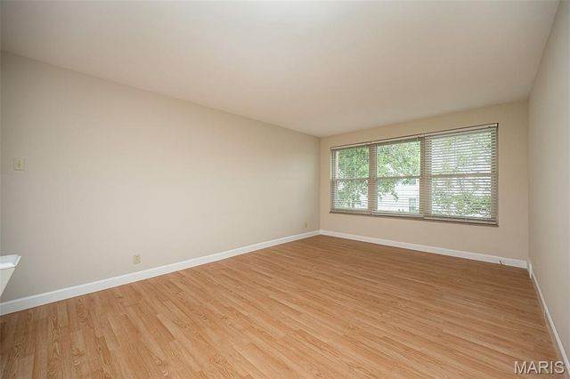 1 Delcrest Court 203, University City, MO 63124