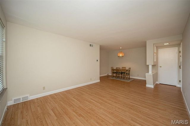 1 Delcrest Court 203, University City, MO 63124
