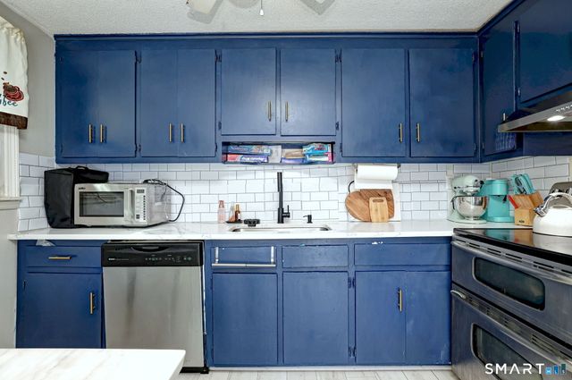 101 Hawkins Street, Derby, CT 06418