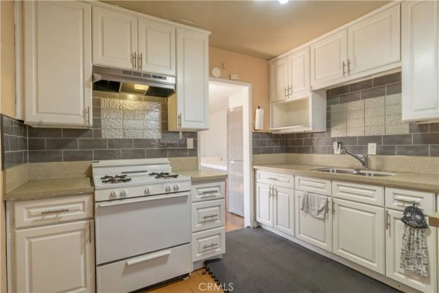 14300 S Ainsworth, Los Angeles, CA 90247