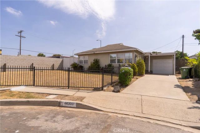 14300 S Ainsworth, Los Angeles, CA 90247