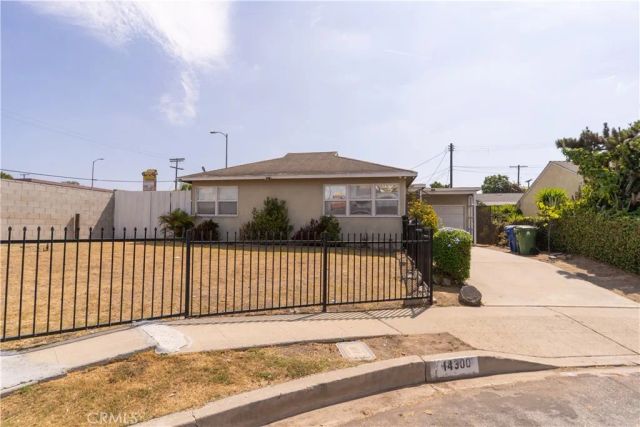 14300 S Ainsworth, Los Angeles, CA 90247