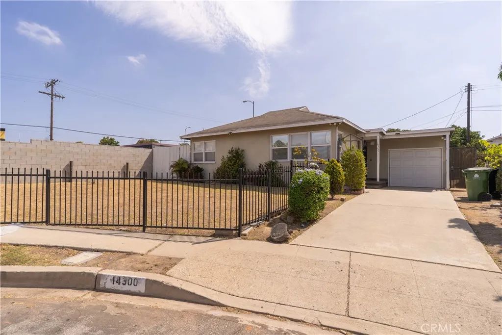 14300 S Ainsworth, Los Angeles, CA 90247