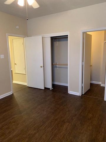 3003 WHISPER OAKS LN B, Georgetown, TX 78628
