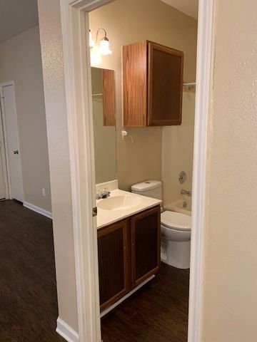 3003 WHISPER OAKS LN B, Georgetown, TX 78628