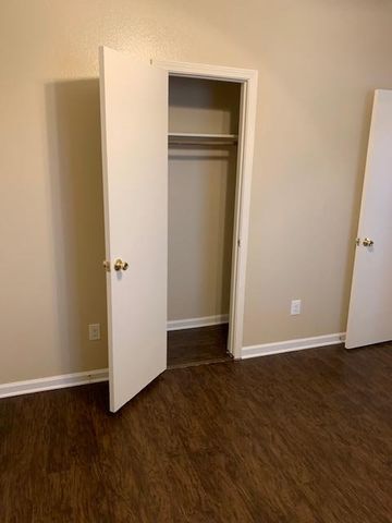 3003 WHISPER OAKS LN B, Georgetown, TX 78628