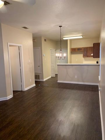 3003 WHISPER OAKS LN B, Georgetown, TX 78628