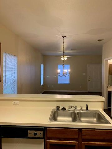 3003 WHISPER OAKS LN B, Georgetown, TX 78628