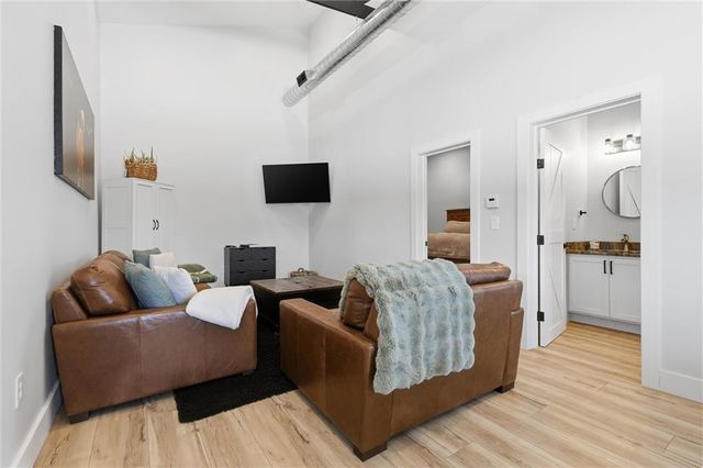 17115 E 215th Street, Peculiar, MO 64078