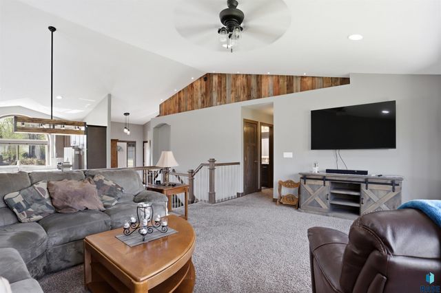 6612 W Thatcher Dr Drive, Sioux Falls, SD 57106