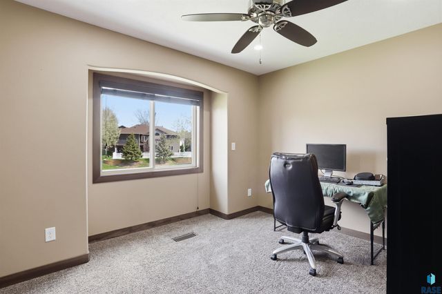 6612 W Thatcher Dr Drive, Sioux Falls, SD 57106