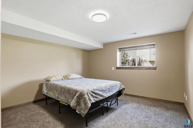 6612 W Thatcher Dr Drive, Sioux Falls, SD 57106